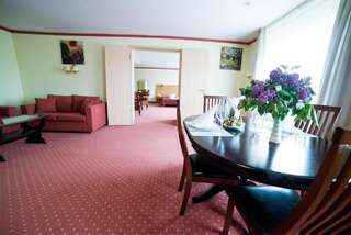 Отель Hotel Tigra Приекули Люкс с кроватью размера «king-size»-6