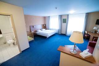 Отель Hotel Tigra Приекули Улучшенный двухместный номер с 1 кроватью или 2 отдельными кроватями-2